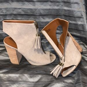 Size 7- Taupe Altar’d State Peep Toe Booties